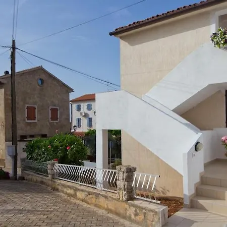 Evan Seaview * فونتانا