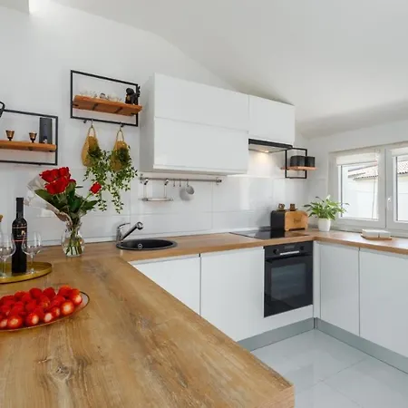 Apartment Evan Seaview Funtana